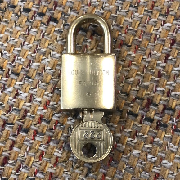 Vintage LV Louis Vuitton Padlock Lock & Key 222 Angel Number - Picture 5 of 10